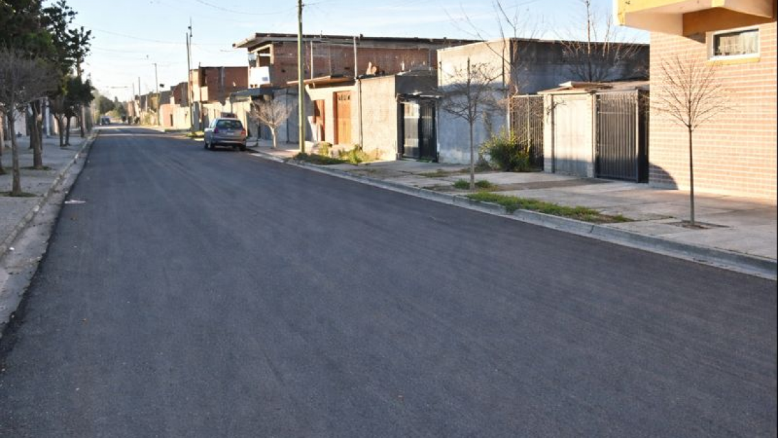 Sentarse en la vereda con "los vagos" sale mal: se los llev� la polic�a