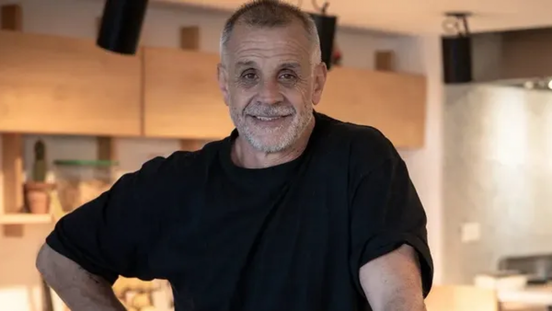 Irreconocible: Christian Petersen reapareció tras su situación en el volcán