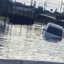 Desastre total en Mendoza: la tormenta dejó cientos de autos y un shopping bajo el agua