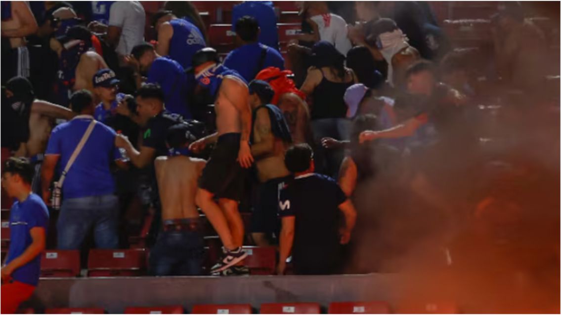 Lo hicieron de nuevo: hinchas de la U de Chile provocaron destrozos en su cancha