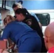 Rescate peligroso: nadaba ebria en el lago y casi no la cuenta