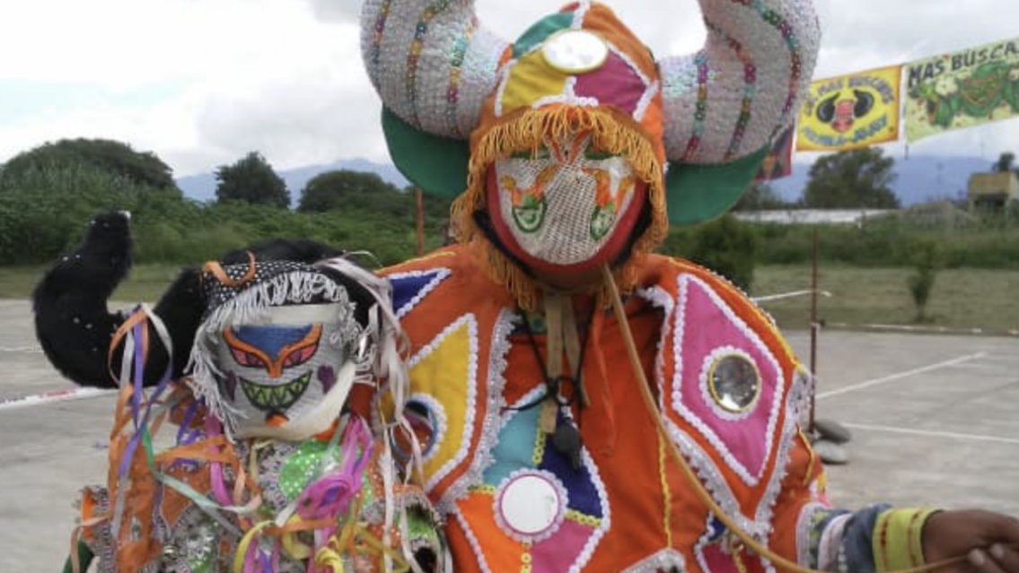 Desentierro del carnaval a todo ritmo y festejo de 20 a�os para esta murga