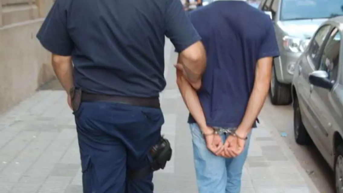 Docente norte�o ten�a material pederasta en su celular: lo llevaron detenido