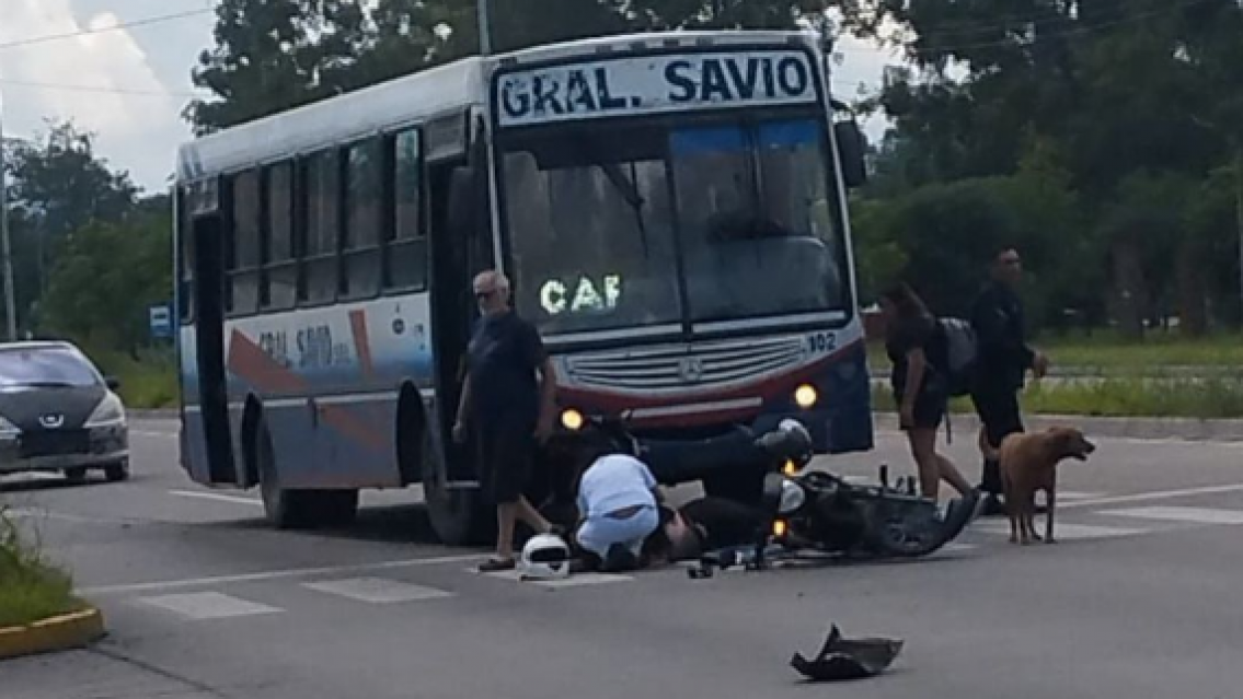 Triste final: muri� una juje�a tras ser impactada por un colectivo