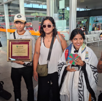 Reci&eacute;n llegada a la terminal de Jujuy, Wara Calpanchay mostr&oacute; su premio