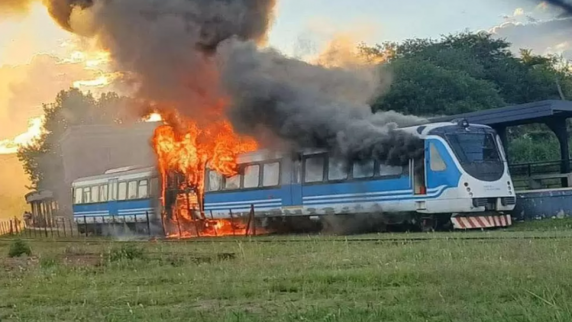 Fuego en el Tren de las Sierras con 120 pasajeros a bordo