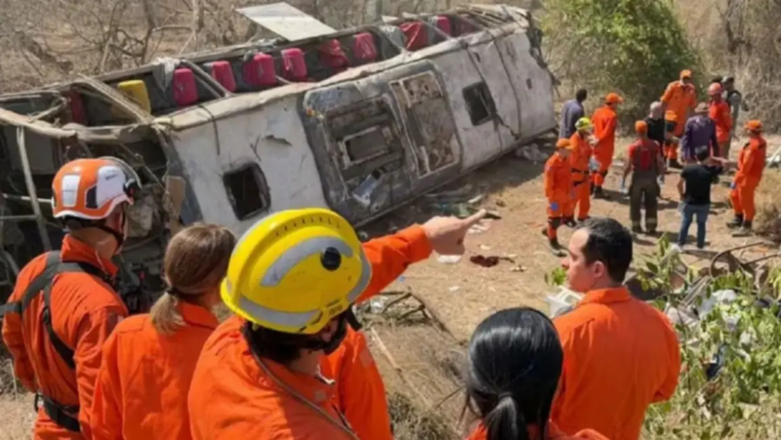 Ya van 15 muertos por un terrible accidente en Brasil