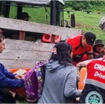 Abuelita cayó de su caballo en medio del rio y le salvaron la vida