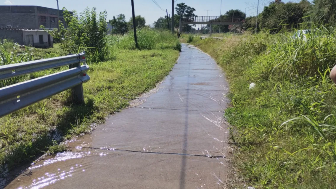 En Palpalá el agua se "come" las calles y los vecinos ya no saben a quién reclamar