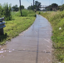 En Palpal&aacute; el agua se "come" las calles y los vecinos ya no saben a qui&eacute;n reclamar