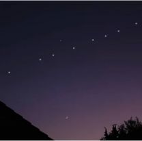 Esta noche se podrá ver el tren de satélites Starlink sobre el cielo de Jujuy