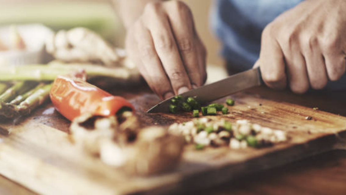 El cocinero más lindo de la televisión es gay y anunció que se separó