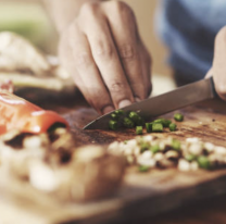 El cocinero más lindo de la televisión es gay y anunció que se separó