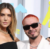 "Chichón de piso": J Balvin se mata de risa con los chistes sobre él y su novia argentina