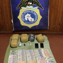 "Bodoques" de droga, celulares y cientos de billetes hallados en un operativo