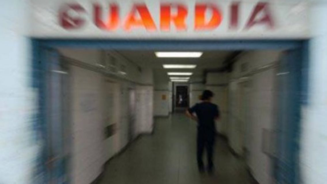 Borracho enloqueci� en la guardia y la enfermera se llev� la peor parte: "Le arranc�..."