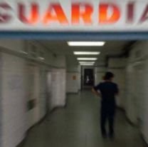 Borracho enloqueci&oacute; en la guardia y la enfermera se llev&oacute; la peor parte: "Le arranc&oacute;..."