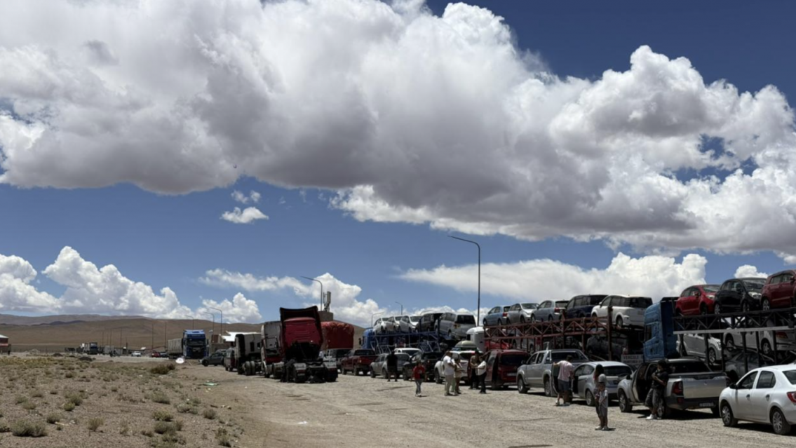 URGENTE: habilitaron el Paso de Jama y se armó la cola interminable de vehículos