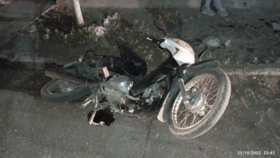 Tristeza absoluta: changuito de 27 a�os muri� al chocar su moto contra un auto