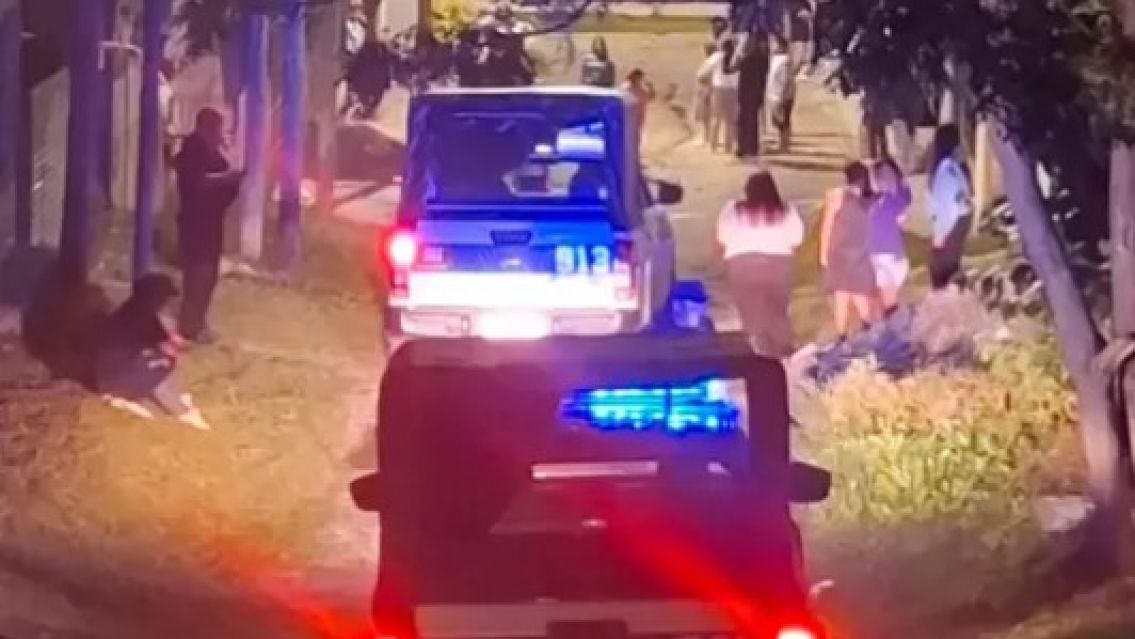 Furia en un barrio de Jujuy: vecinos quisieron quemar una casa y machetear a una familia