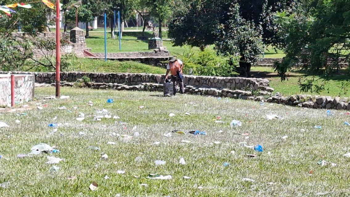 Tras el desentierro, Los Vikingos salieron a limpiar y dieron un mensaje claro