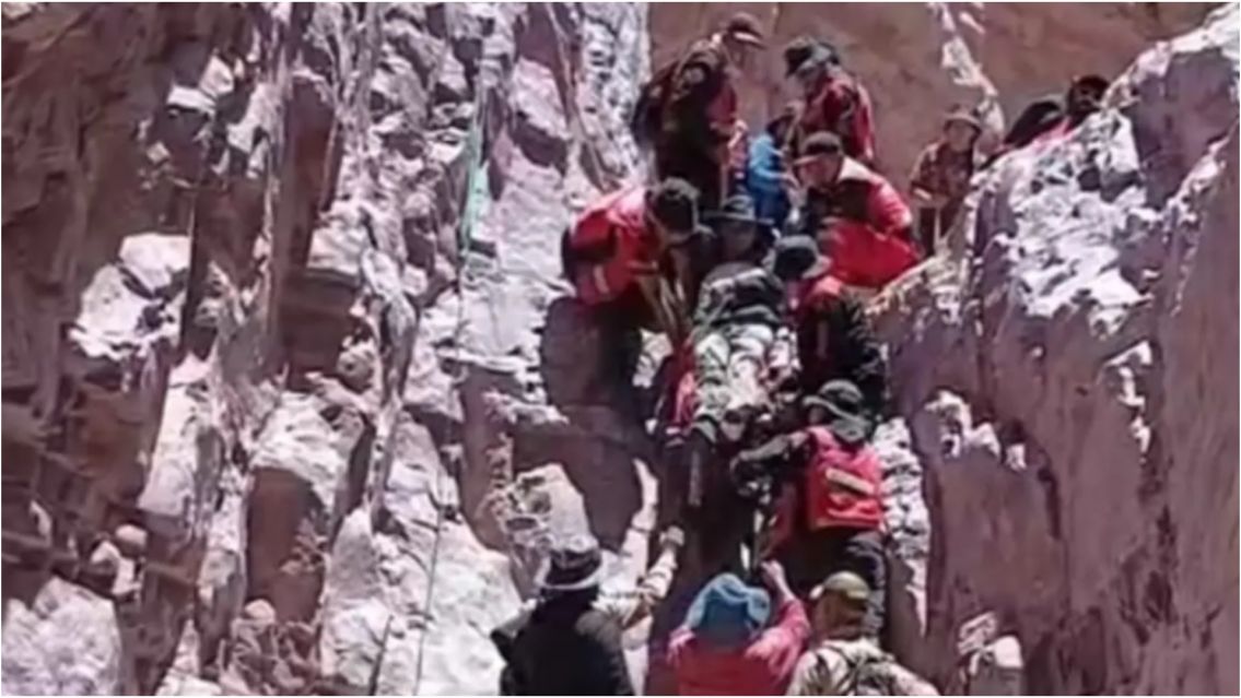 Dram�tico rescate en Tilcara: salvaron a un hombre mayor herido