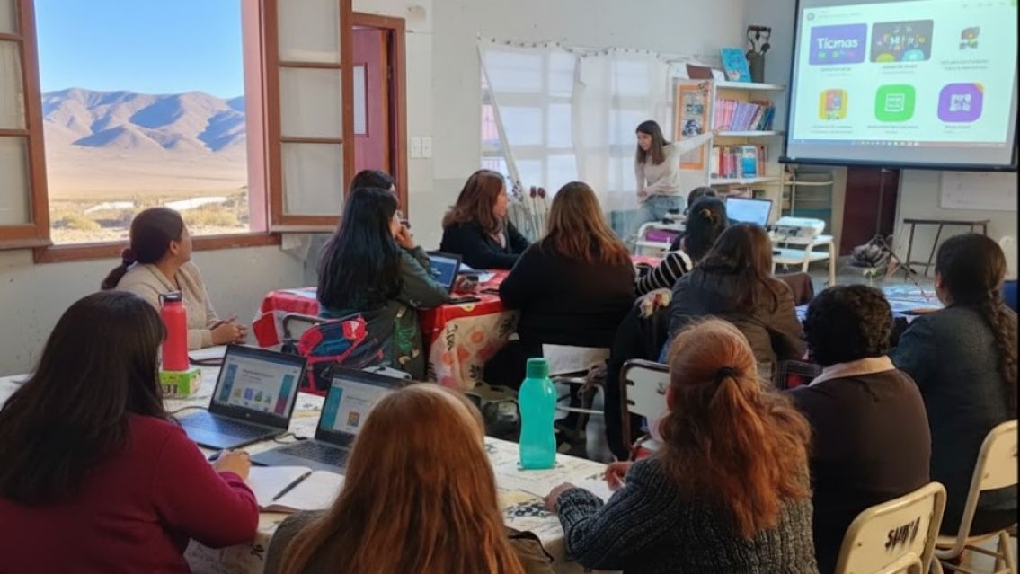 "Igualar oportunidades": C�mo la plataforma Ticmas est� cambiando las escuelas en la zona del litio
