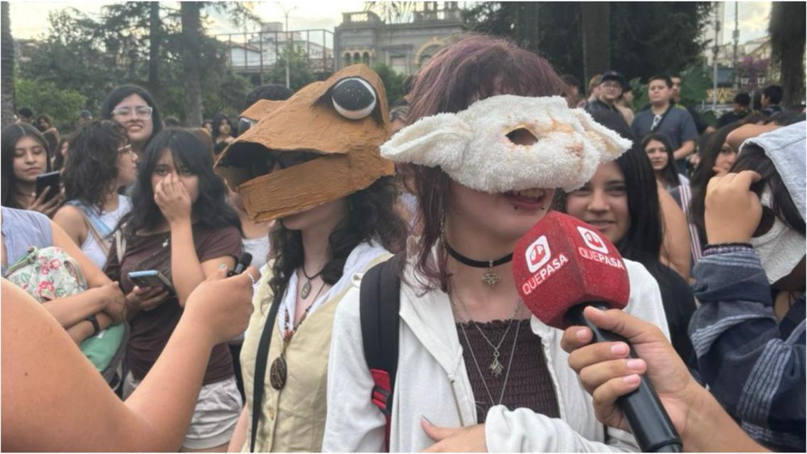 Furor en Jujuy: así fue la primera juntada therian en plaza Belgrano