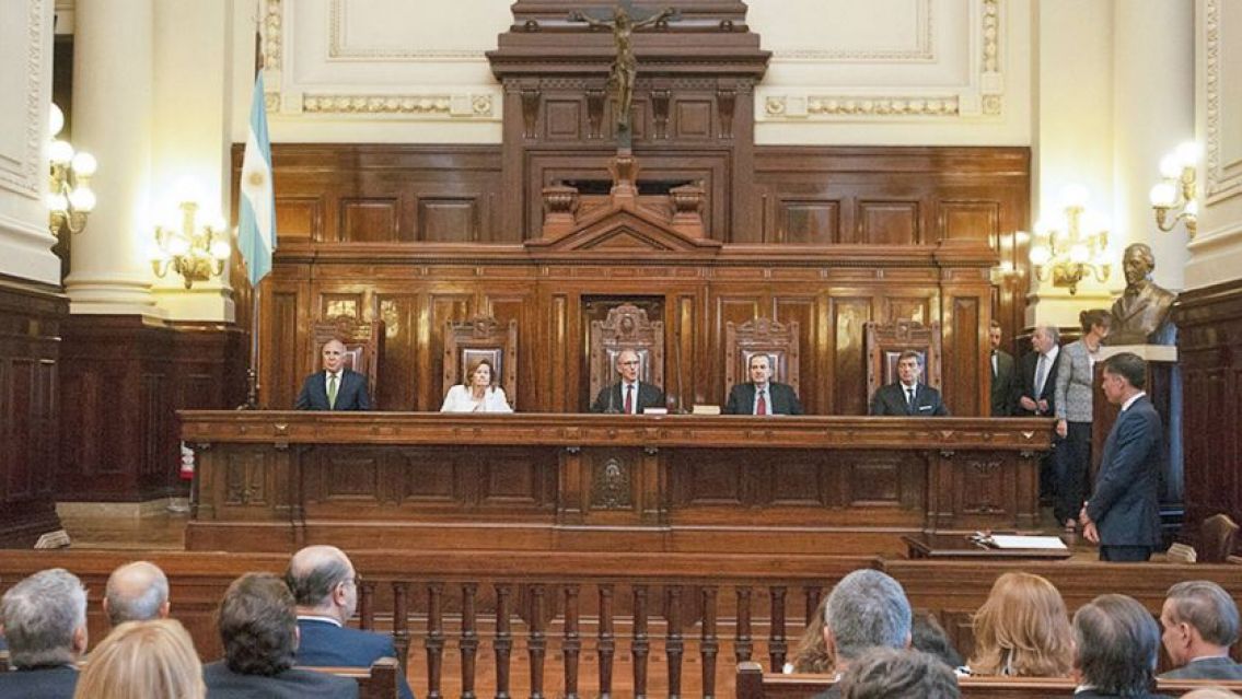 El kirchnerismo pretende ampliar la Suprema Corte y que paguemos 25 ministros
