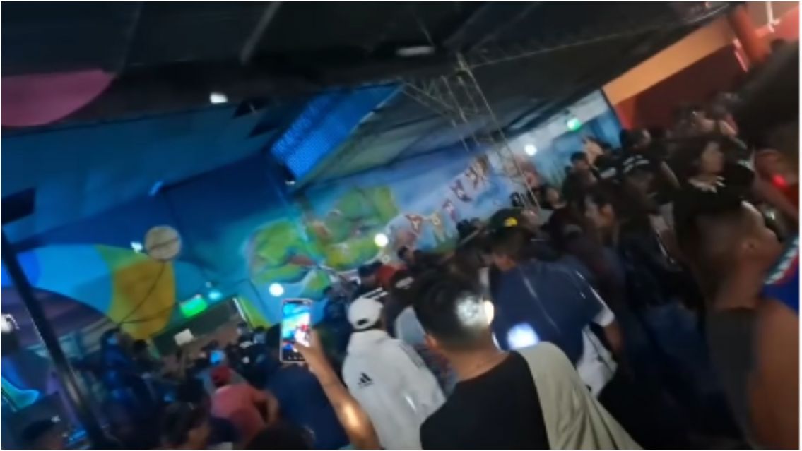 ¡Se re pudrió! Batalla campal en una carpa: "Yo quería ver Sonido Mazter"