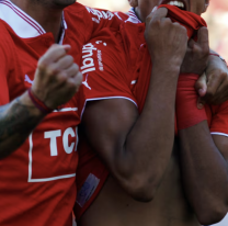 Quién es el ex jugador de primera que apareció vendiendo cosas en una villa