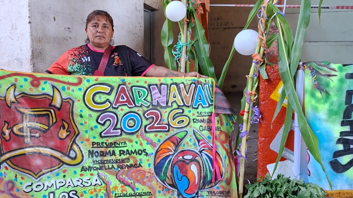 Baile y picante de pollo en Palpal� con la Comparsa los Pecha Pechas