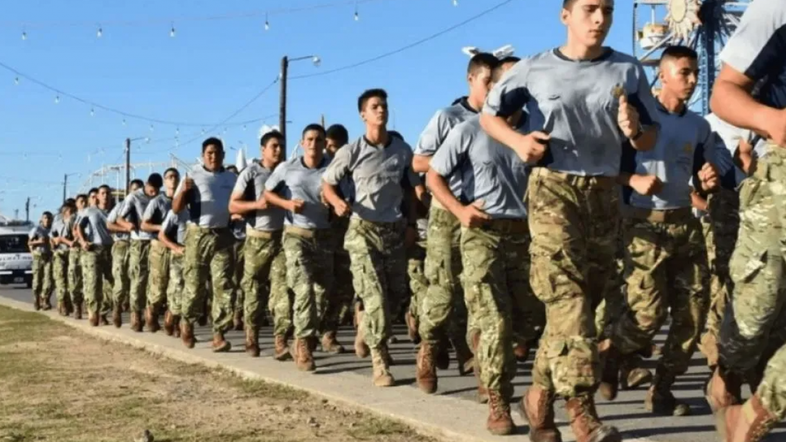 Vuelve el Servicio Militar: apenas entrás te pagan un sueldo