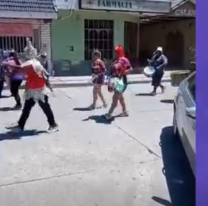 [VIDEO] Los diablos se soltaron en pleno centro de Perico y armaron una fiesta total