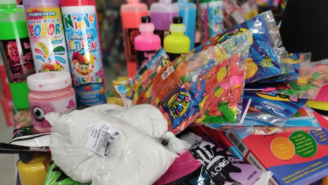 Precios para Carnaval en Jujuy: cuánto sale la nieve, el talco y las máscaras de diablo hoy