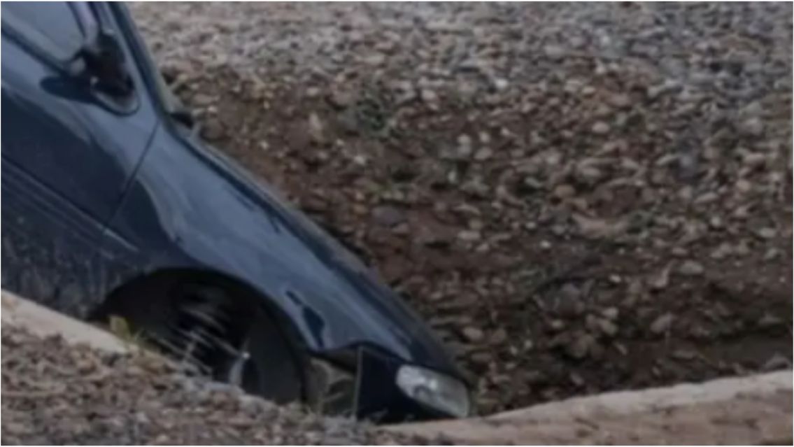 Juje�o manejaba distra�do en la ruta y termin� dentro de una zanja