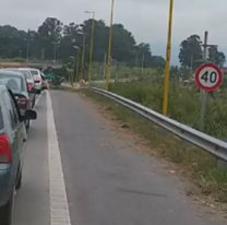 Mucha paciencia: colectivo varado en la Cuesta de B&aacute;rcena complica la subida a la Quebrada