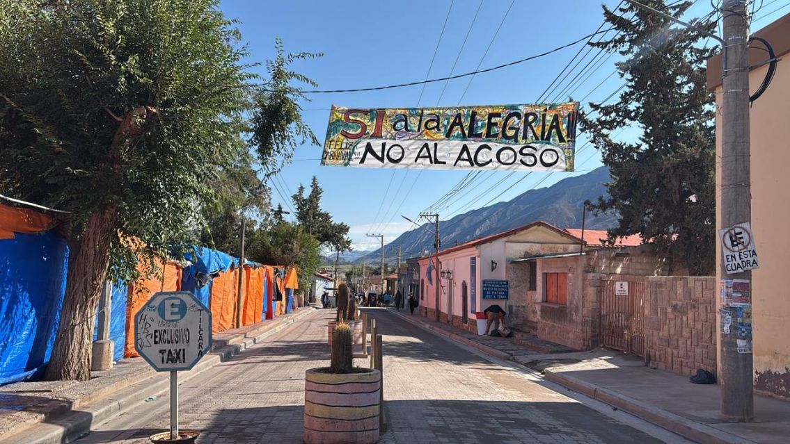 Pasacalles gigante: el contundente mensaje que apareció en Tilcara en pleno festejo