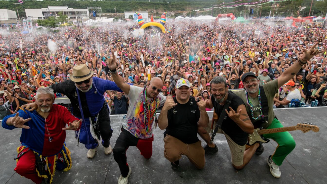 Felipe, el cantante de 11 a�os que brill� junto a Los Tekis en el escenario