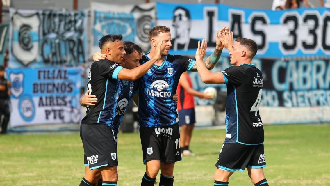 El Lobo arranc� con el pie derecho y festej� en casa