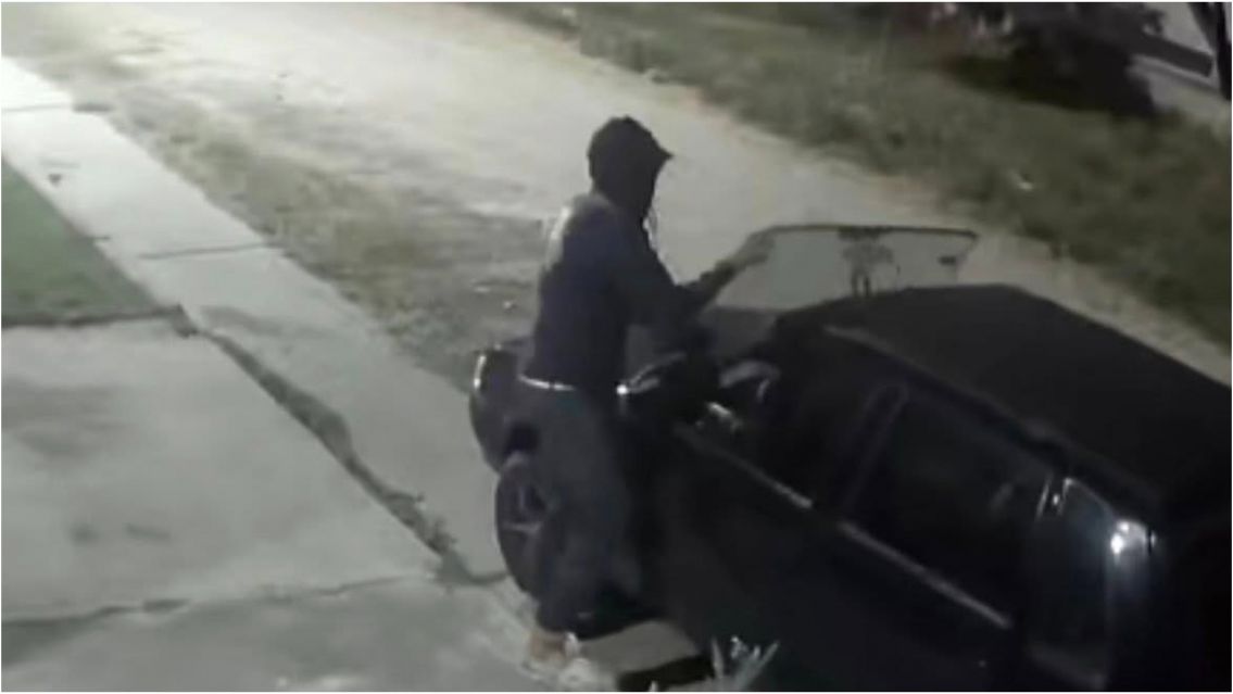 Buscan intensamente a un chorro que desarm� un auto en Palpal�