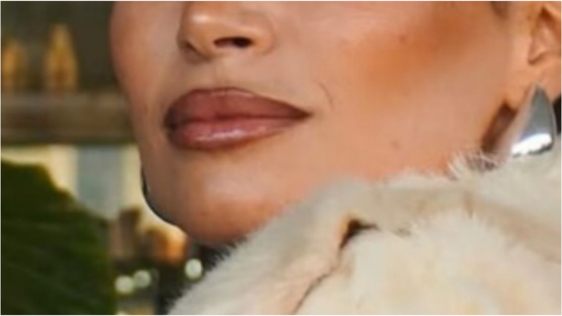 Reconocida influencer volcó en los médanos: lucha por su vida