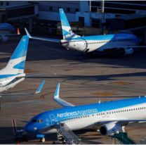 Caos a&eacute;reo por el paro: qu&eacute; aerol&iacute;neas suspendieron servicios