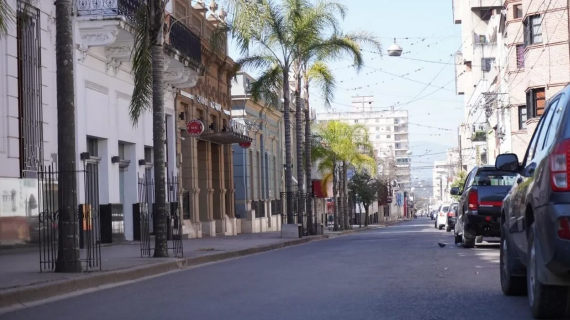 Jujuy amaneci� sin colectivos ni basura y el paro se siente fuerte: qu� est� abierto y qu� no