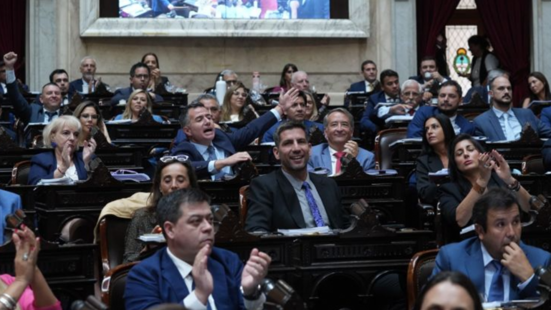 Entre la tesi�n y los gritos, Diputados votar�a la reforma laboral despu�s de la medianoche