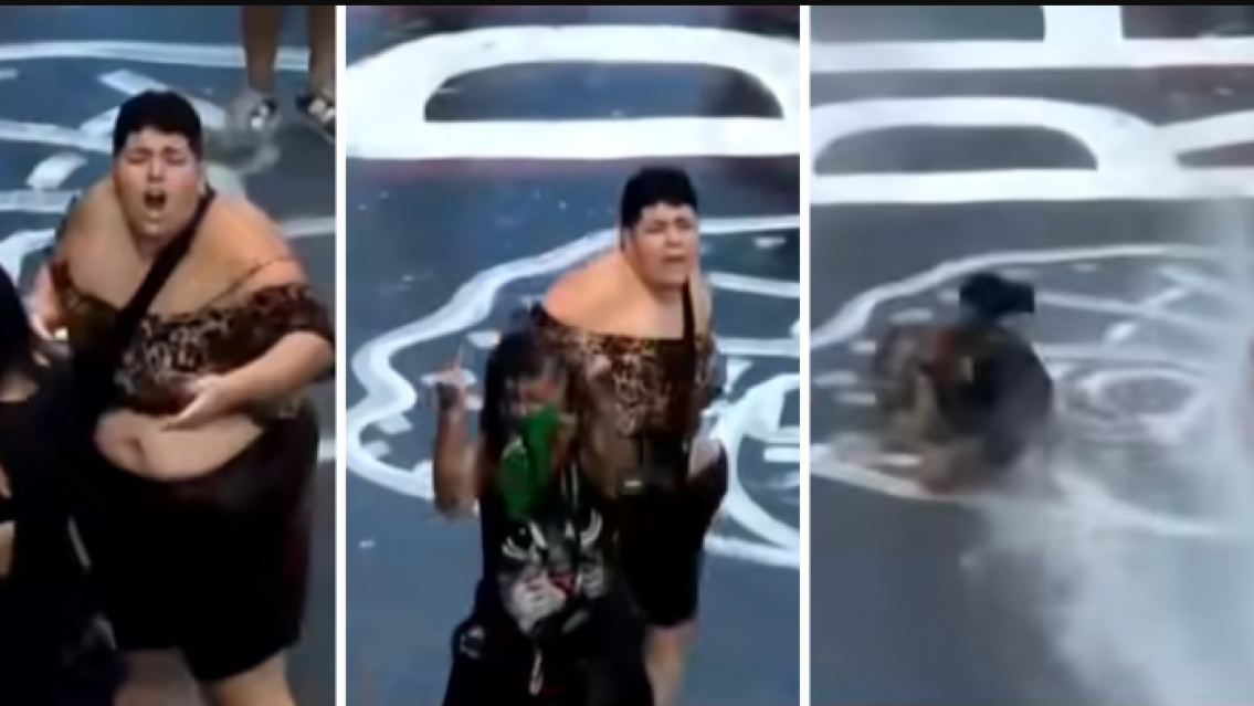 Cami�n hidrante le tir� agua a una joven y despert� la furia de las militantes feministas