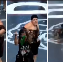 Cami&oacute;n hidrante le tir&oacute; agua a una joven y despert&oacute; la furia de las militantes feministas