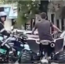 Manejaba en cuatriciclo y desató un caos: se llevó puesto a dos policías