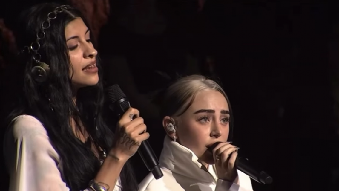 Cazzu brilló en el Teatro Colón e hizo llorar a Nicki Nicole en su show sinfónico