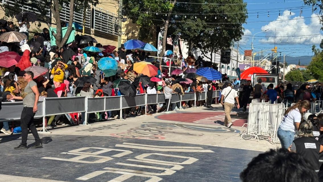 Furor total por Cazzu en San Pedro: plaza colmada horas antes del show